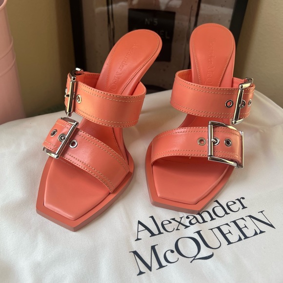 SALE✨ALEXANDER MCQUEEN double bucket pink mule in apricot 🌷 - Picture 2 of 15